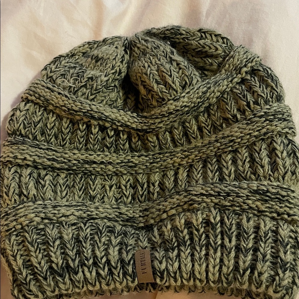 Chunky Knit Beanie in Black and Gray - Picture 4 of 6
